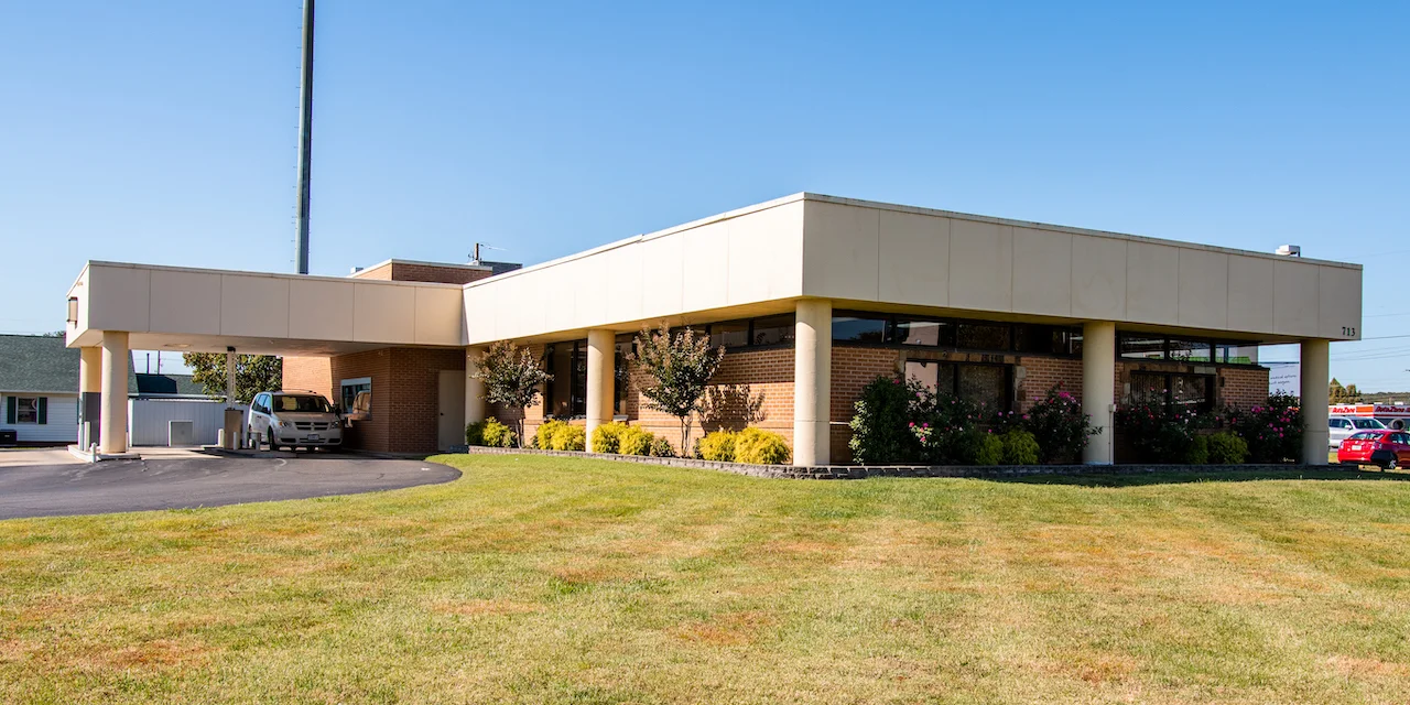 Southern Bank building in Dexter, MO