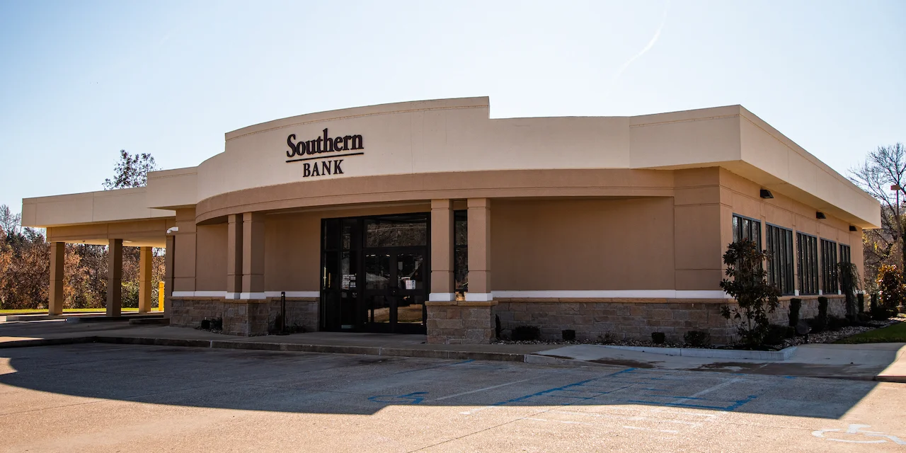 Southern Bank building in Doniphan, MO
