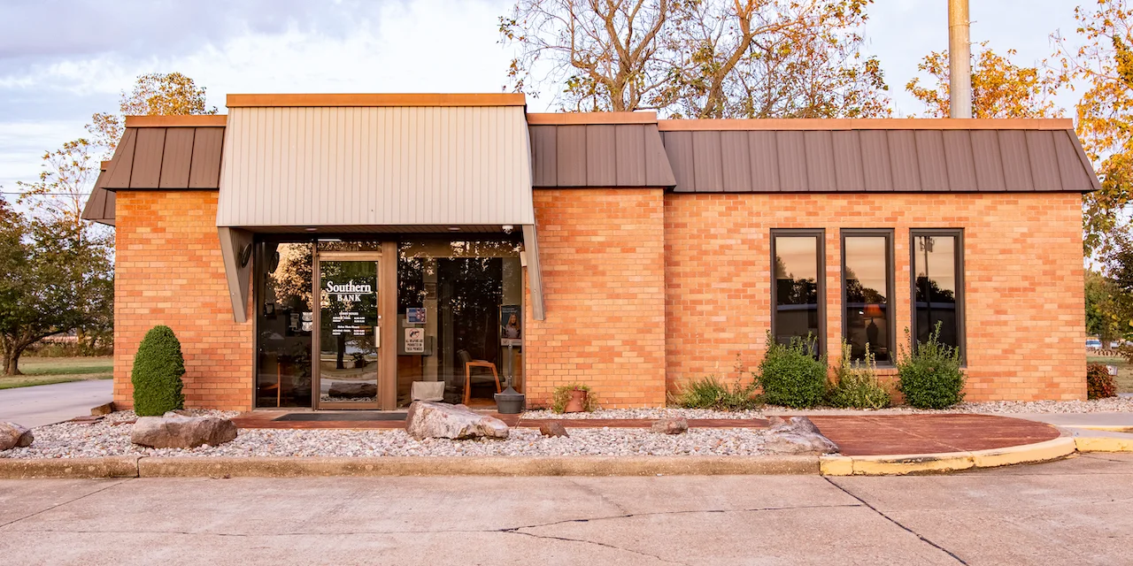 Southern Bank building in Qulin, MO