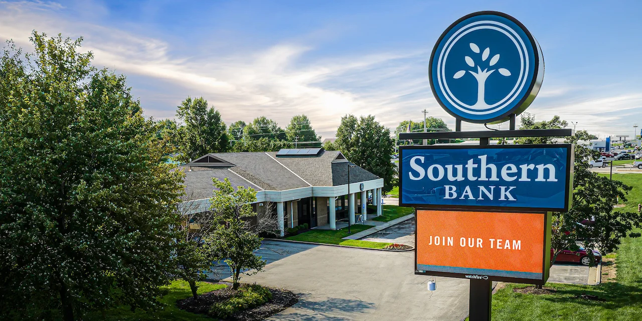 Southern Bank building in Smithville, MO