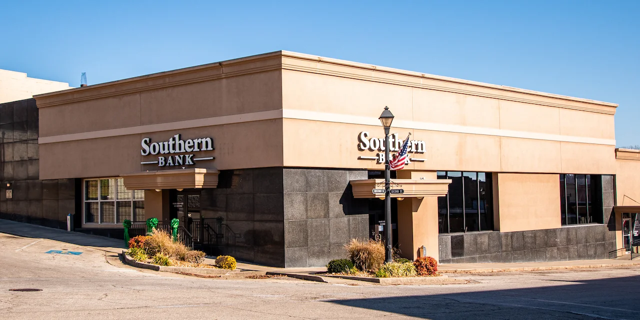 Southern Bank building in Thayer, MO