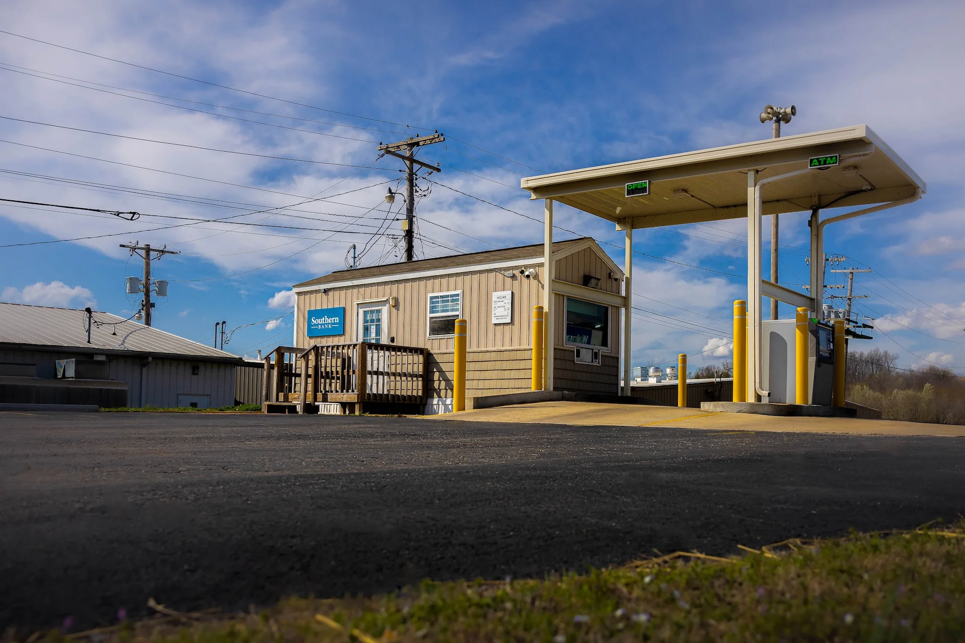 Southern Bank building in Thayer, MO